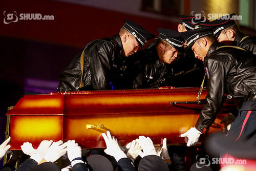 Фото: Амиа алдсан цагдаагийн алба хаагчийг эцсийн замд нь үдлээ